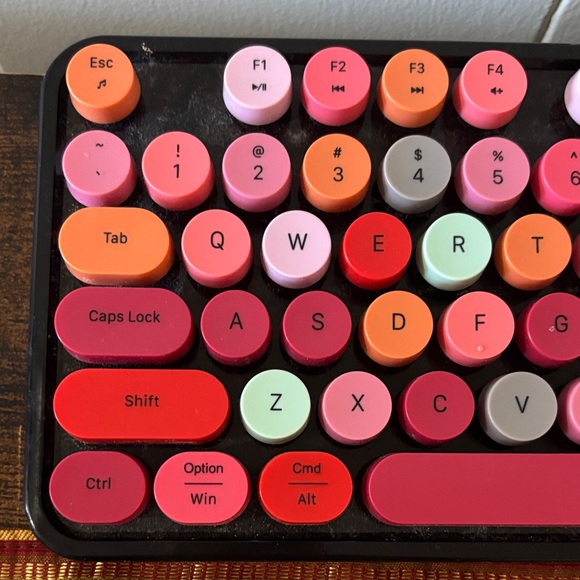 Colorful Retro Keyboard - Picture 6 of 7